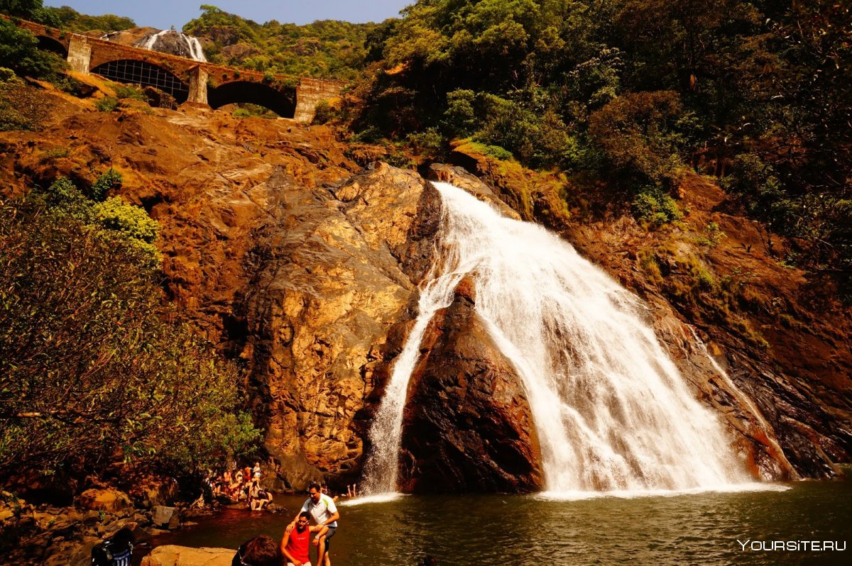 Дудхсагар водопад в Индии