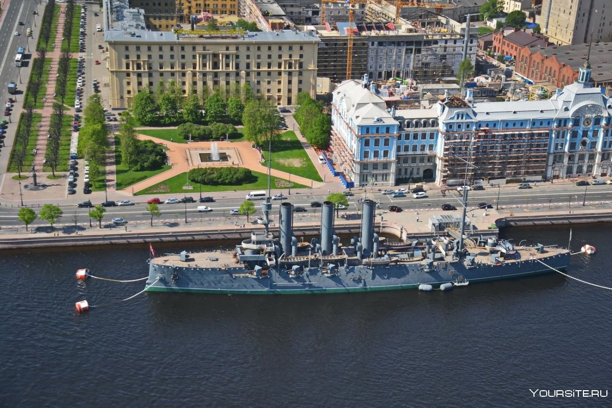 Крейсер Аврора в Санкт-Петербурге с высоты