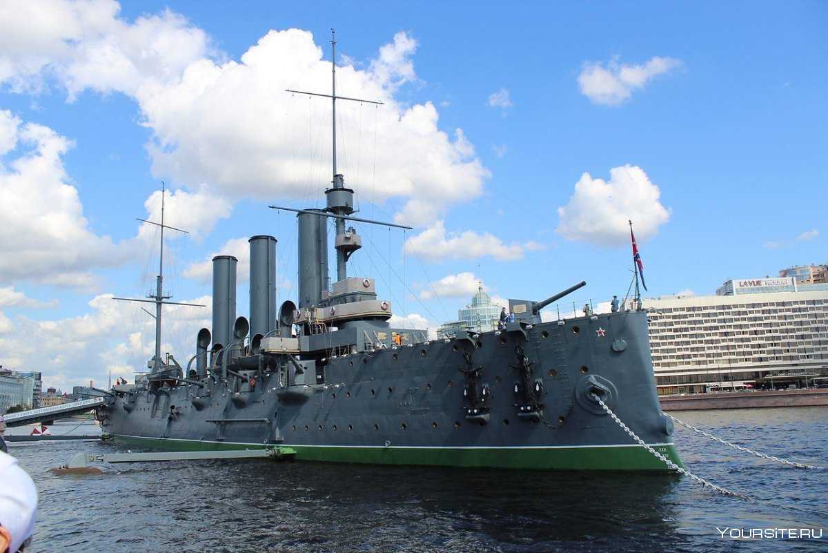 Крейсер Аврора в Санкт-Петербурге 1917
