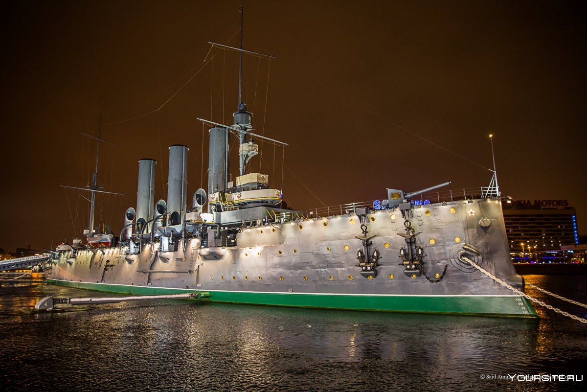 Легендарный крейсер Аврора в Санкт-Петербурге
