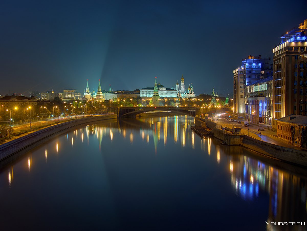Ночная Москва Сити с реки