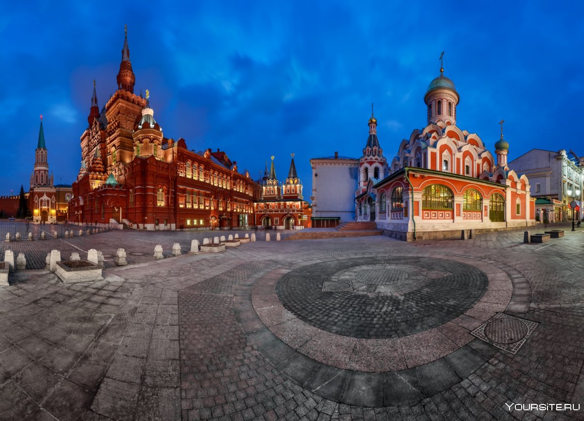 Казанский собор и исторический музей в Москве