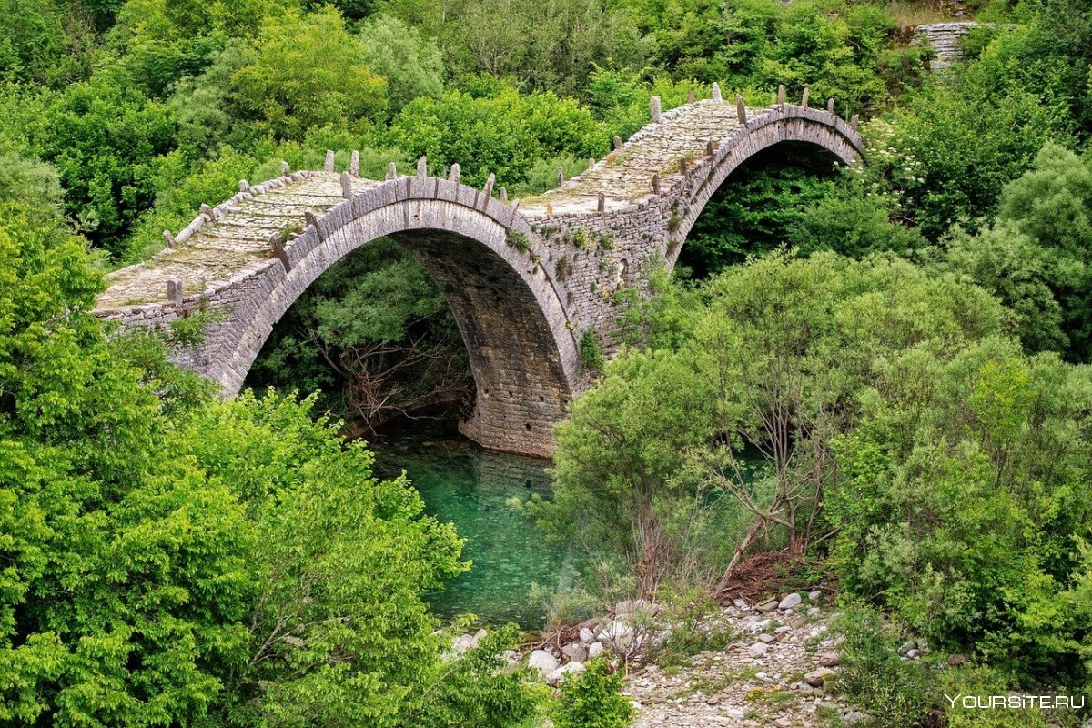 Каменный арочный мост