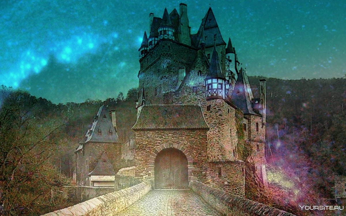 Германия замок Эльц полнолуние