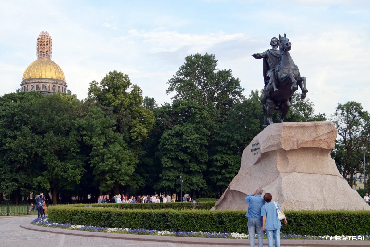 Площадь Декабристов в Санкт-Петербурге