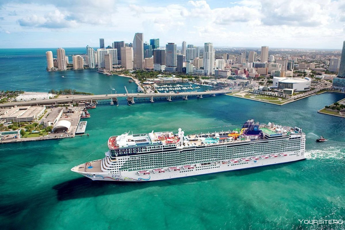 Круизный лайнер в Майами