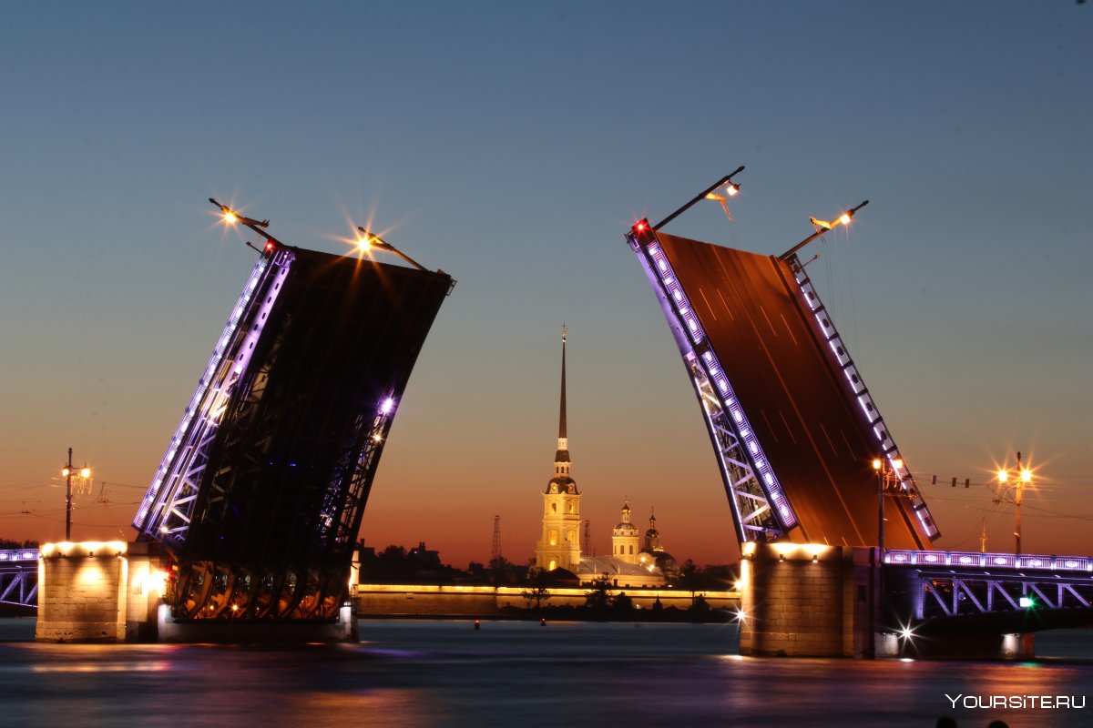 Разводной мост Александра Невского в Санкт-Петербурге