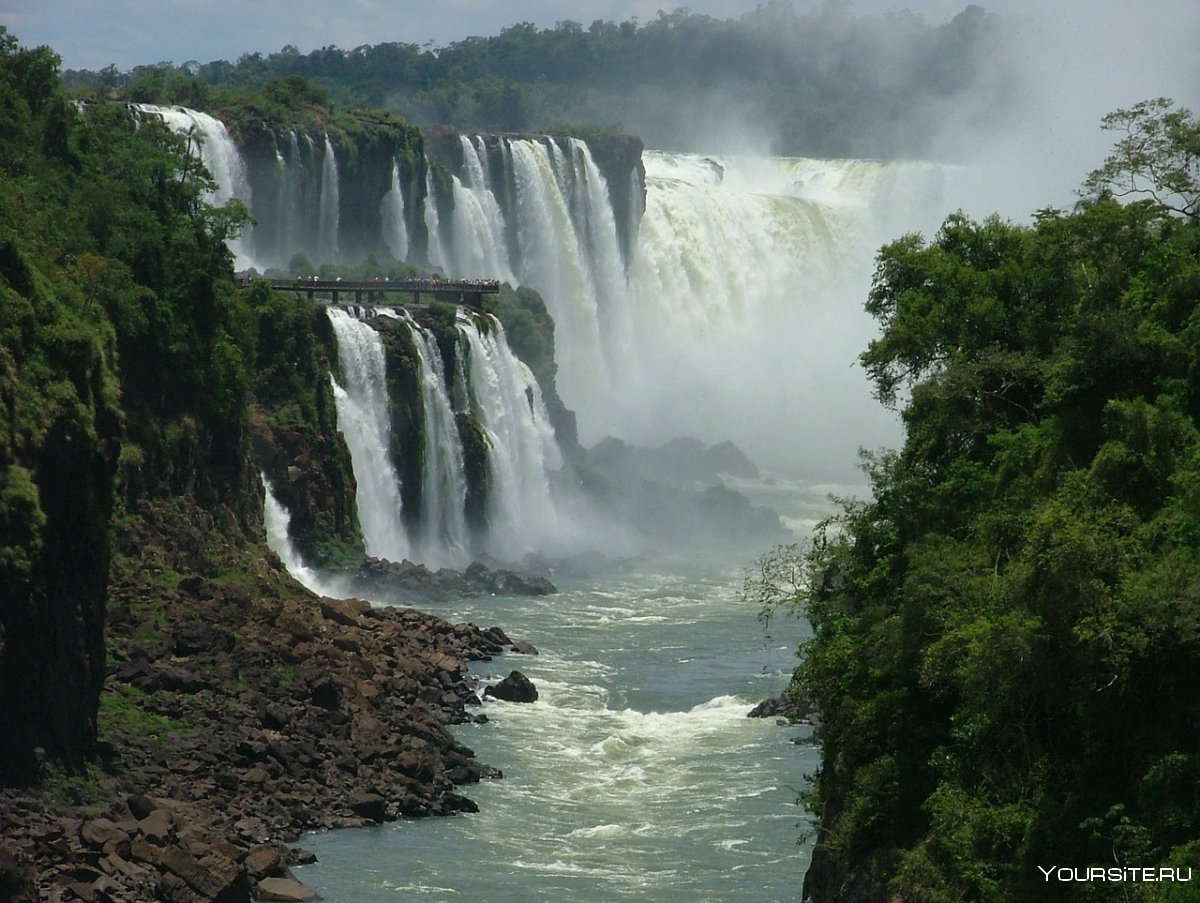 Каскад водопадов Игуасу