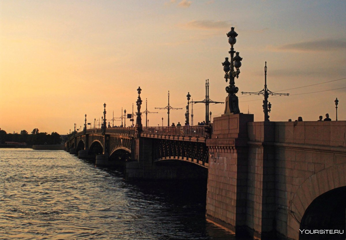 Троицкий мост в Санкт-Петербурге вид сверху