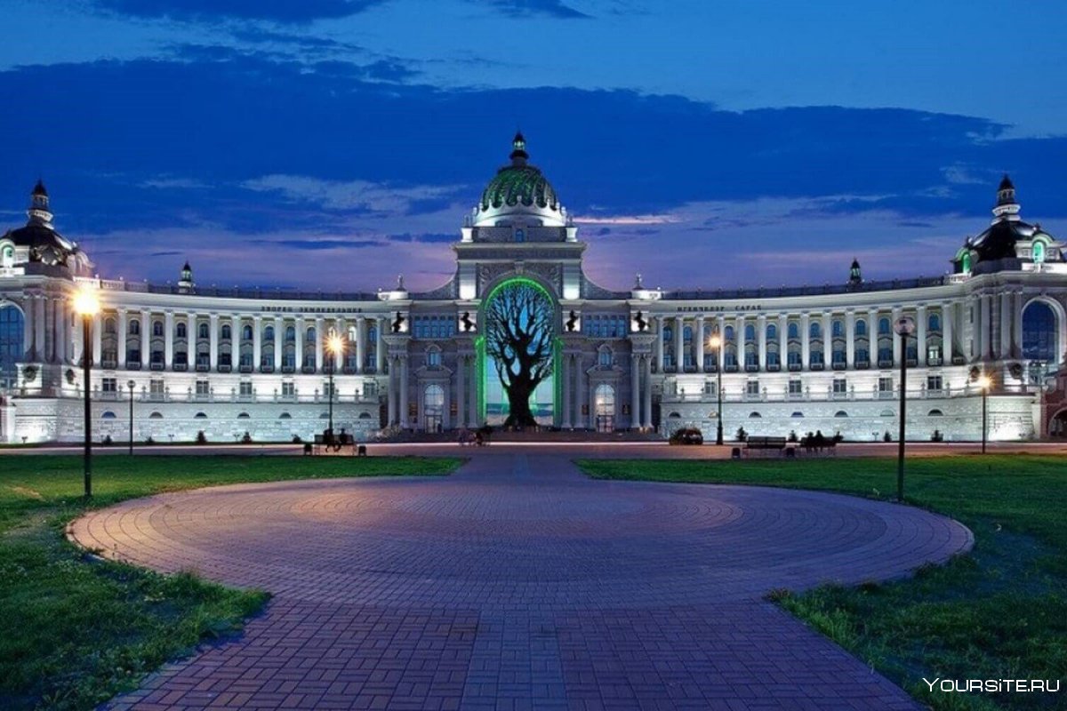 Дворец земледелия Казань ночью