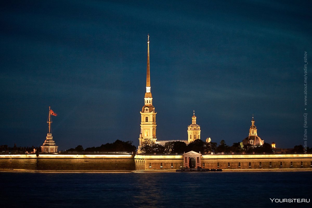 Адмиралтейство в Санкт-Петербурге ночью