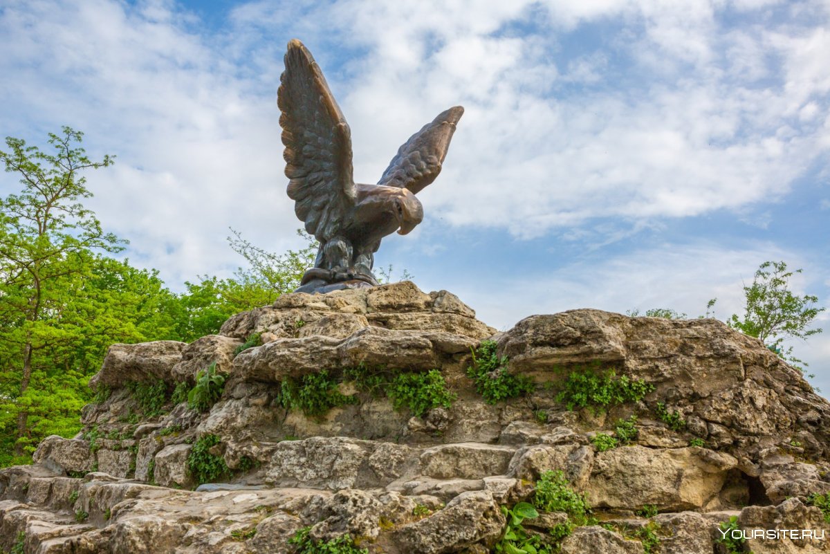 Гора Машук скульптура Орел