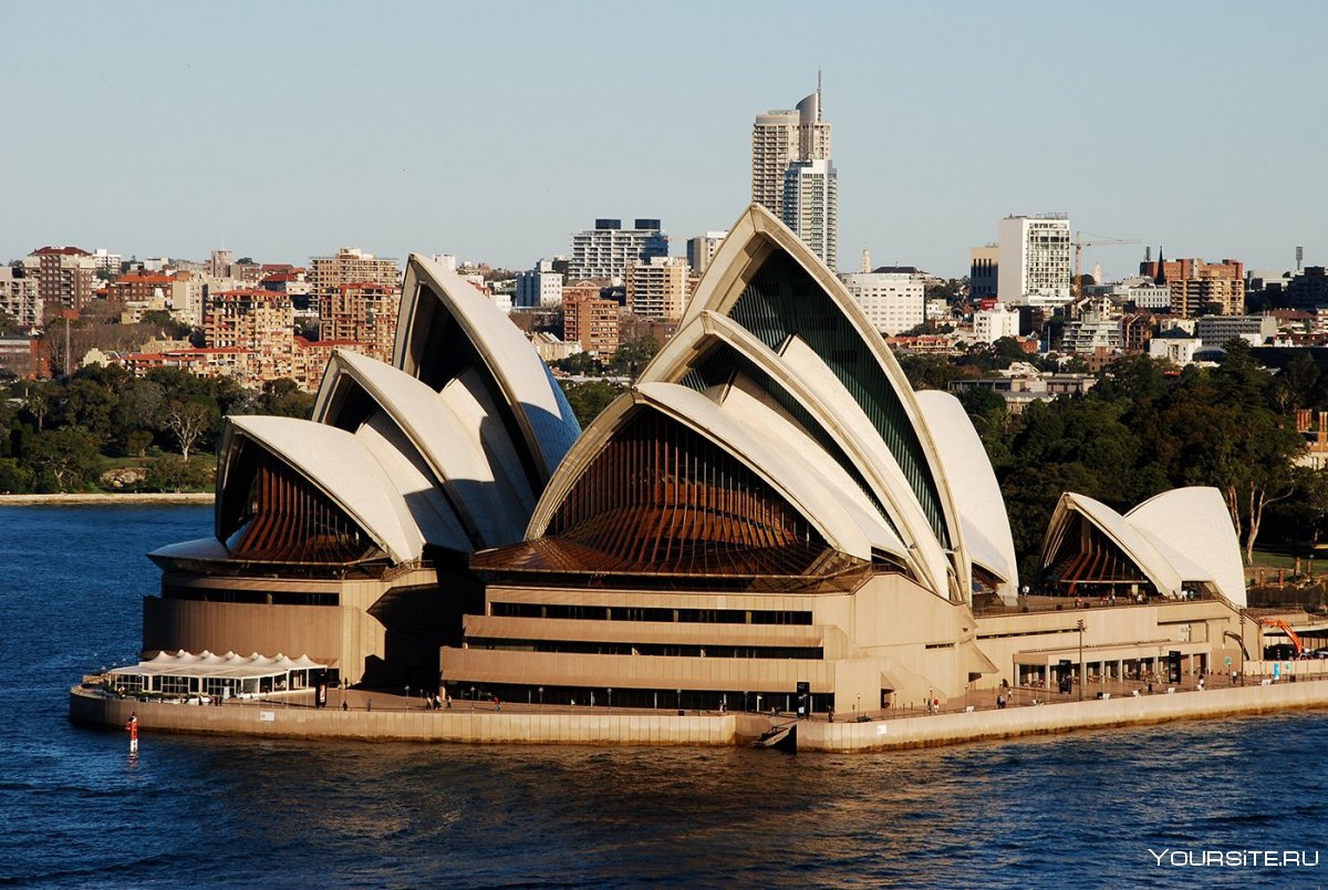 Сиднейский оперный театр и мост