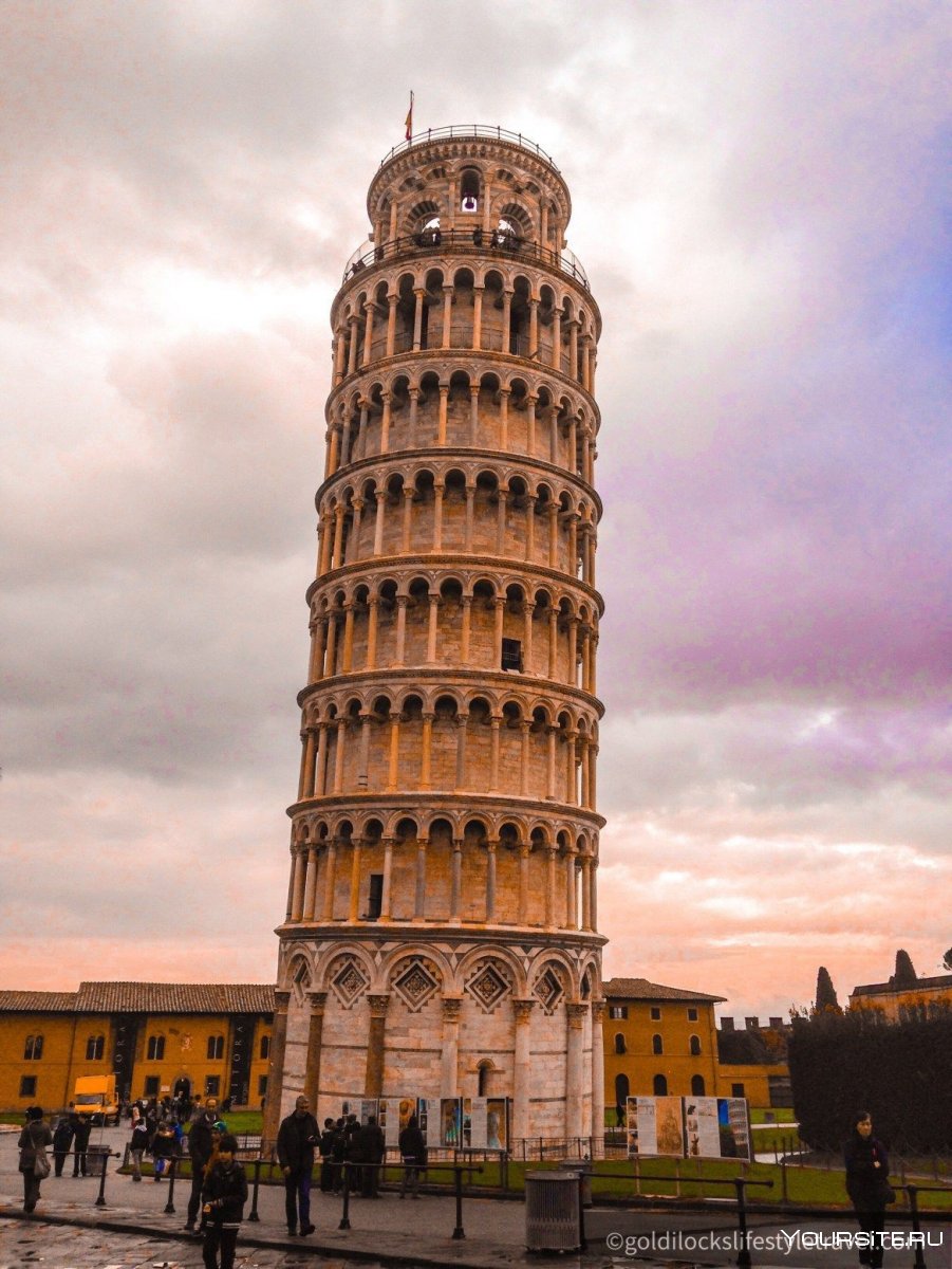 Пизанская башня Италия на закате