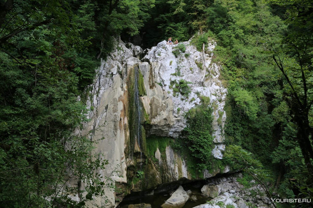 Нижний водопад Агурский водопад