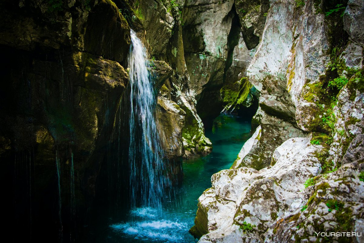 Агурские водопады гора