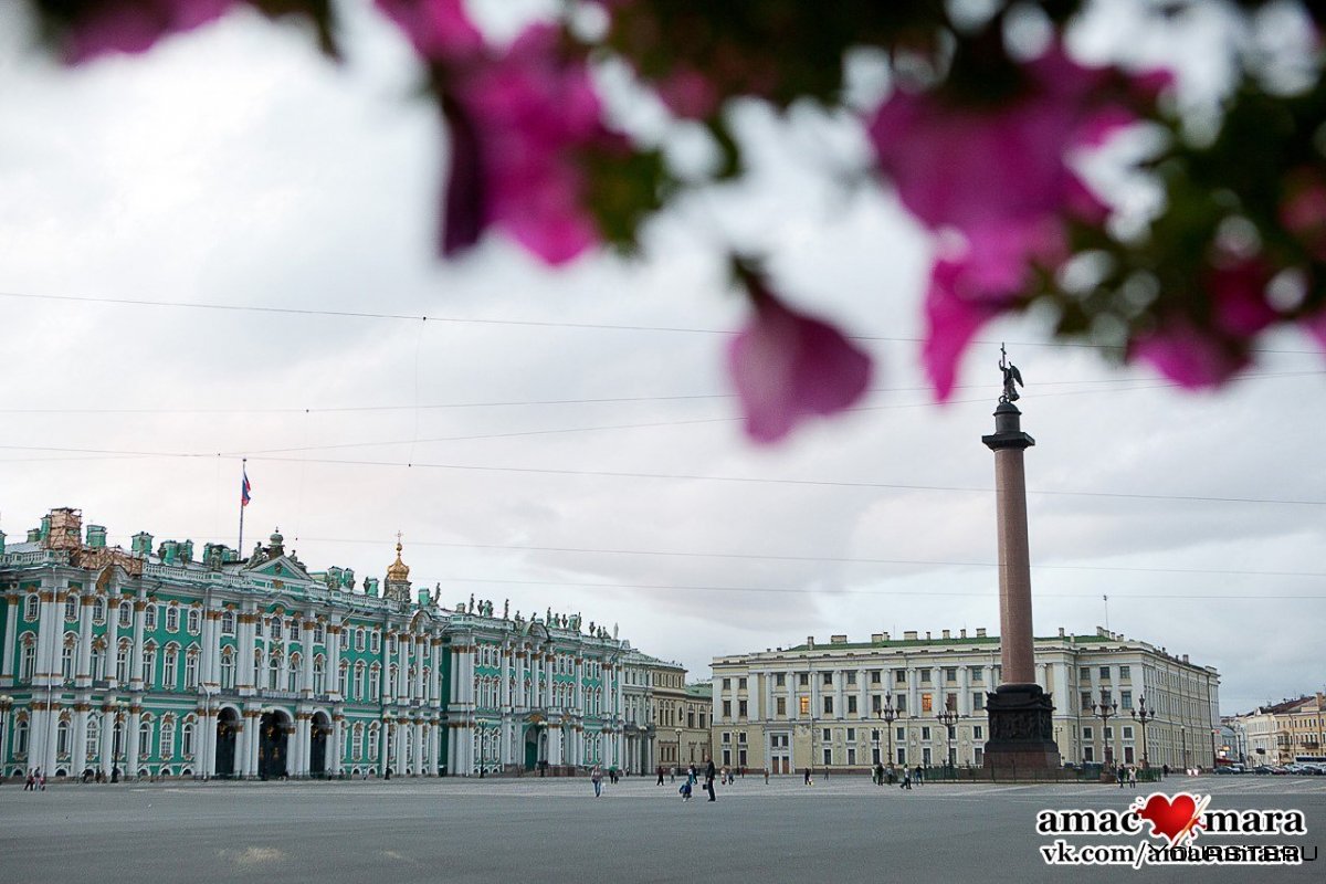 Дворцовая площадь в Санкт-Петербурге осенью