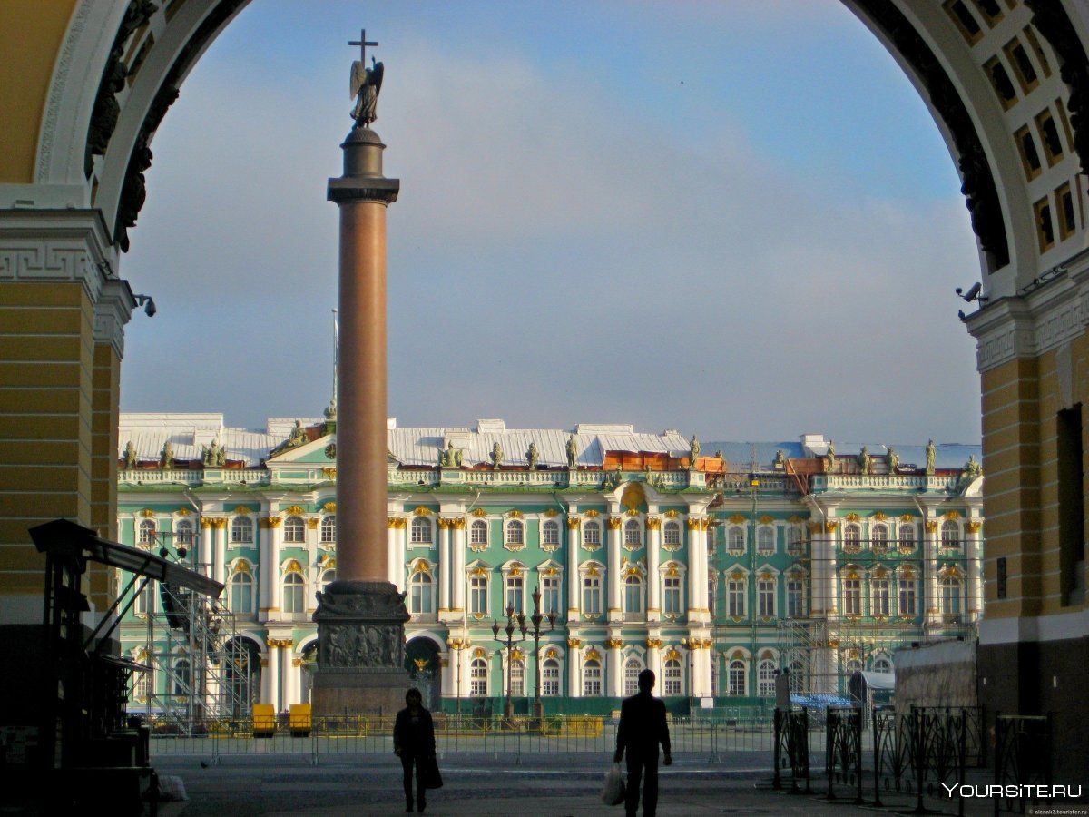 Дворцовая площадь в Санкт-Петербурге широкоформатное