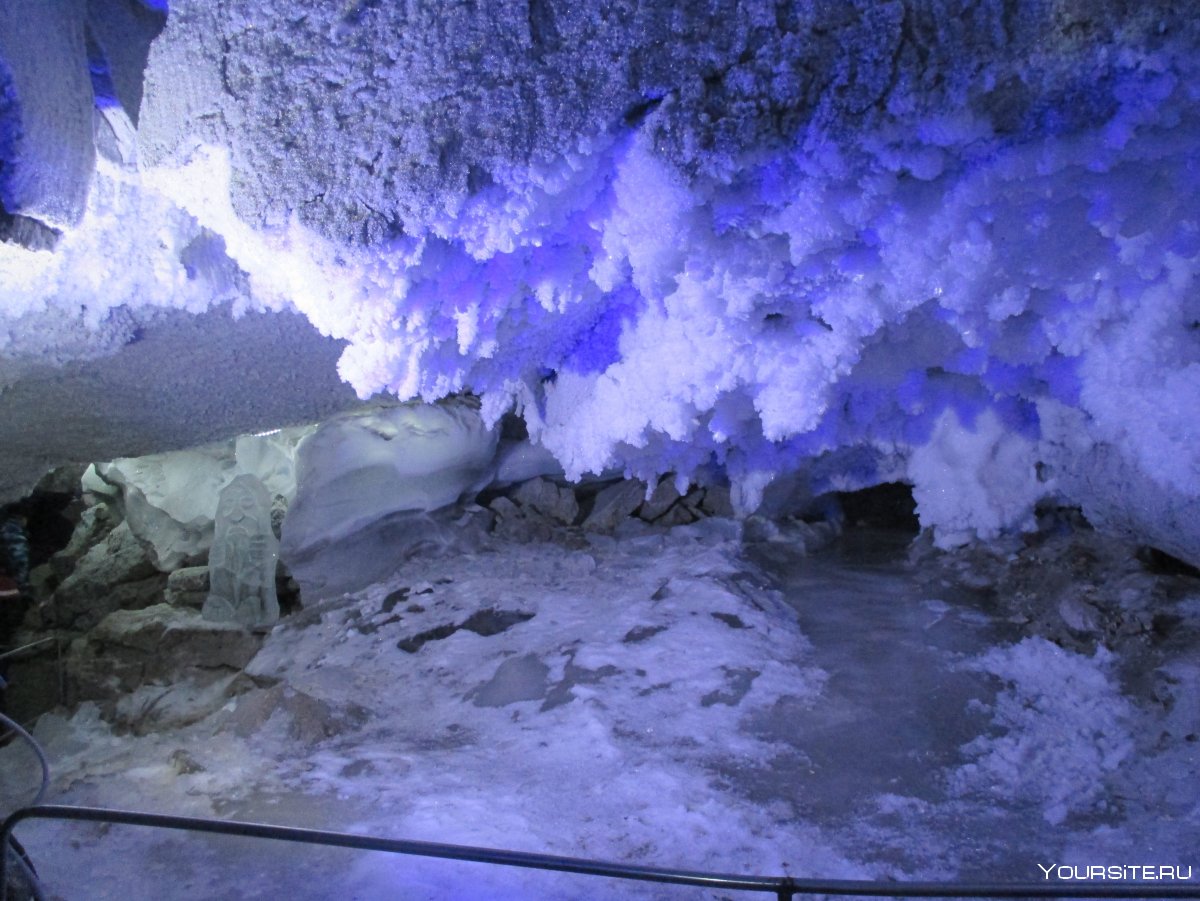 Ледяное царство Кунгурской пещеры