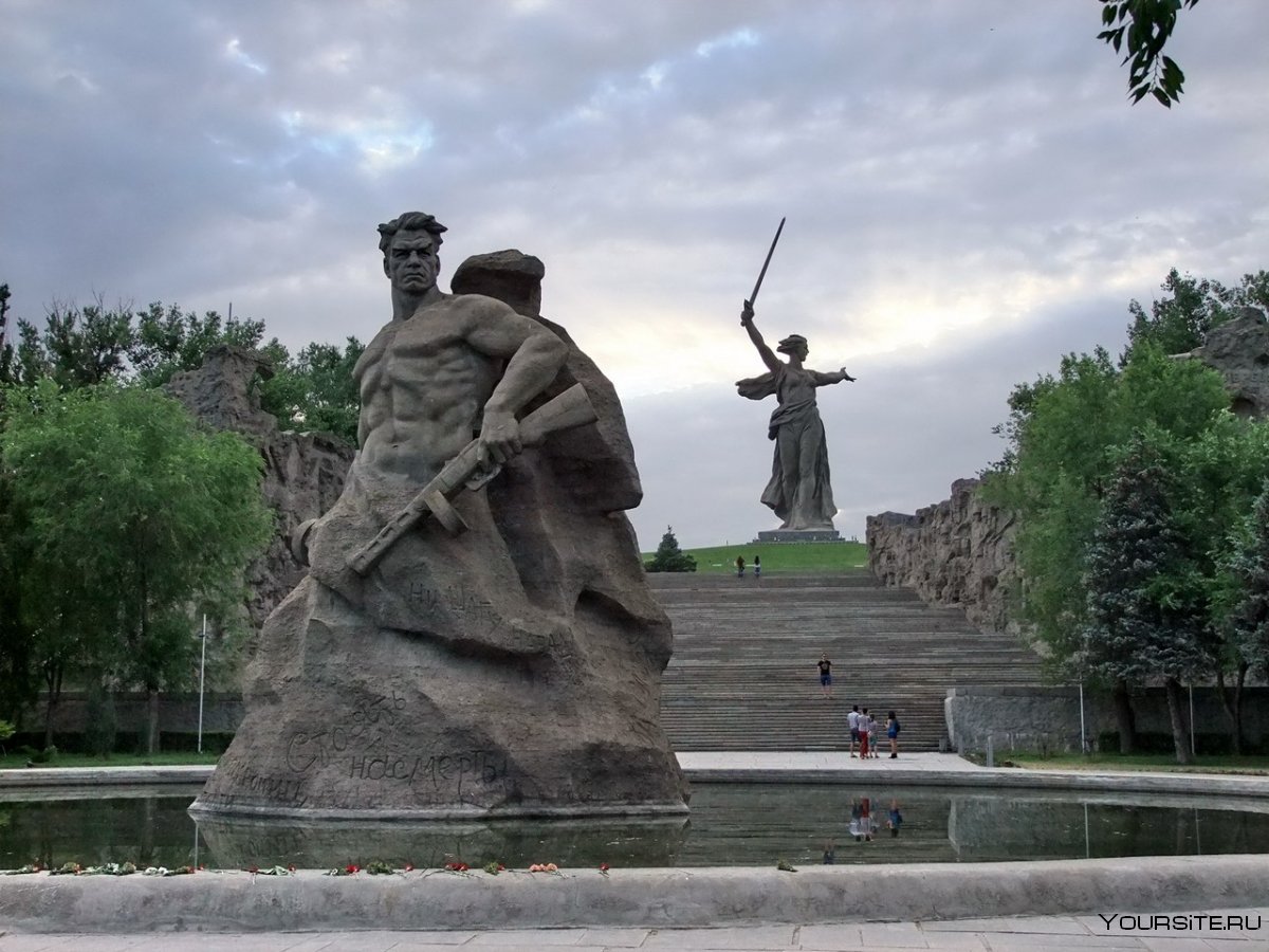 Памятник Родина мать в Волгограде