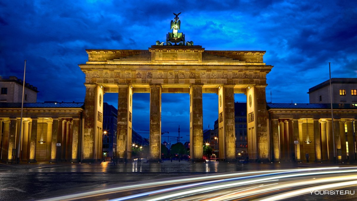 Арка Бранденбургские ворота в Берлине