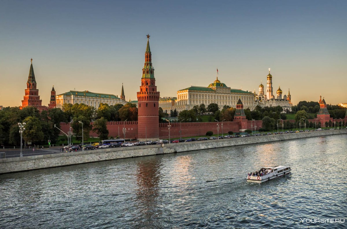 Экскурсионные по Москве реке Москва