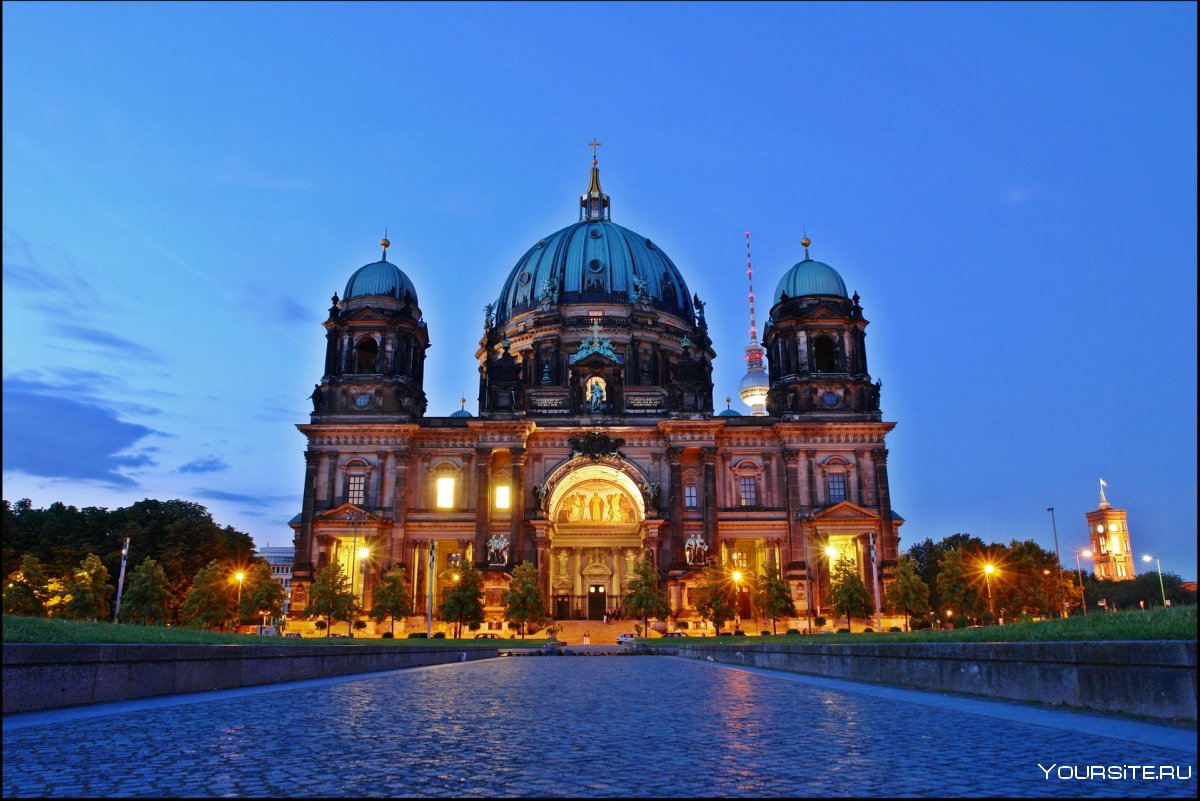 Берлинский кафедральный собор ночью