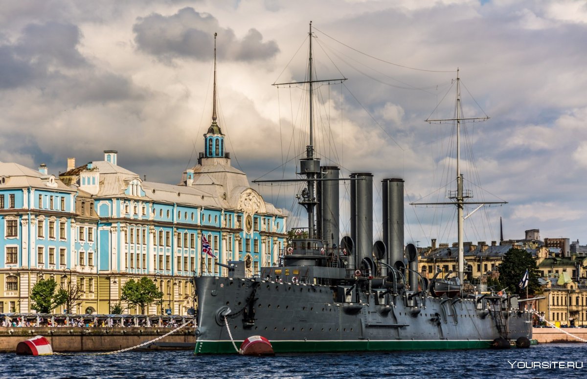 Крейсер Аврора в Санкт-Петербурге 1917