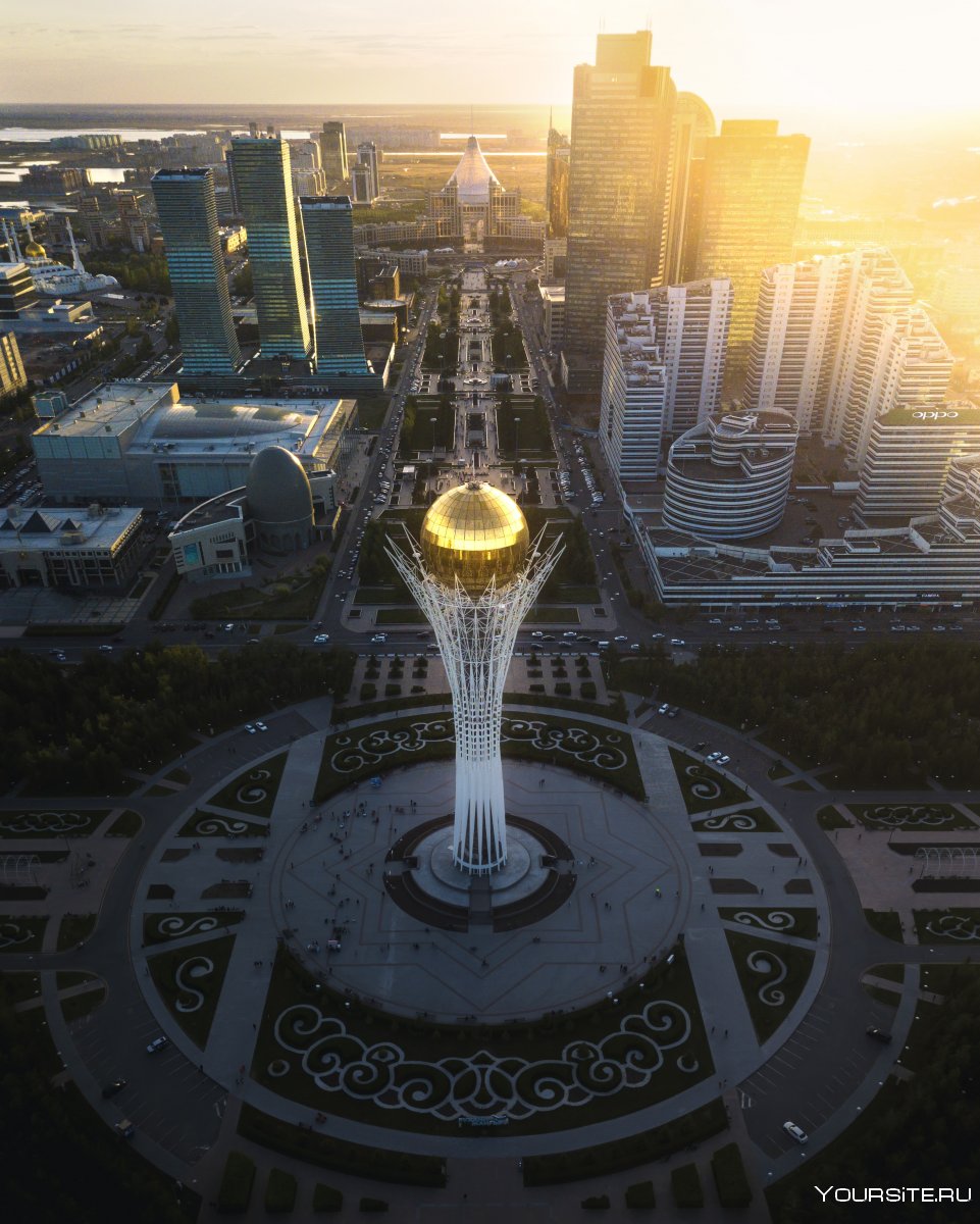 Монумент Астана-Байтерек сверху