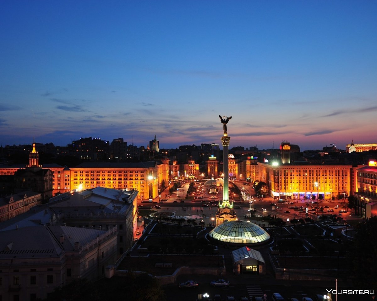 Площадь независимости Киев ночью