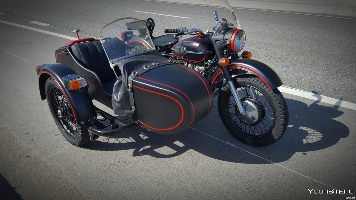 Мотоцикл Урал чёрно красный