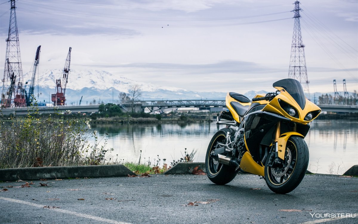 Yamaha YZF-r1 желтый