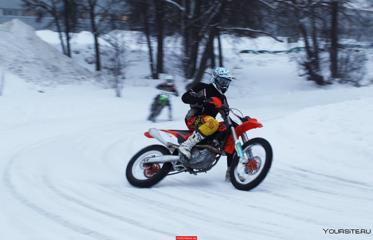 Горный мотоцикл зимой
