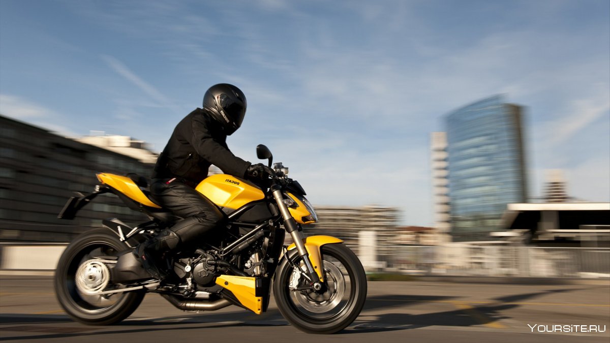 Мотоцикл Дукати чёрный с жёлтым