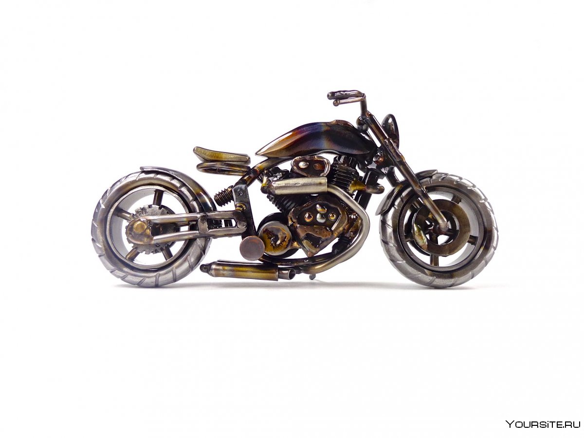 Игрушечный мотоцикл из металлолома