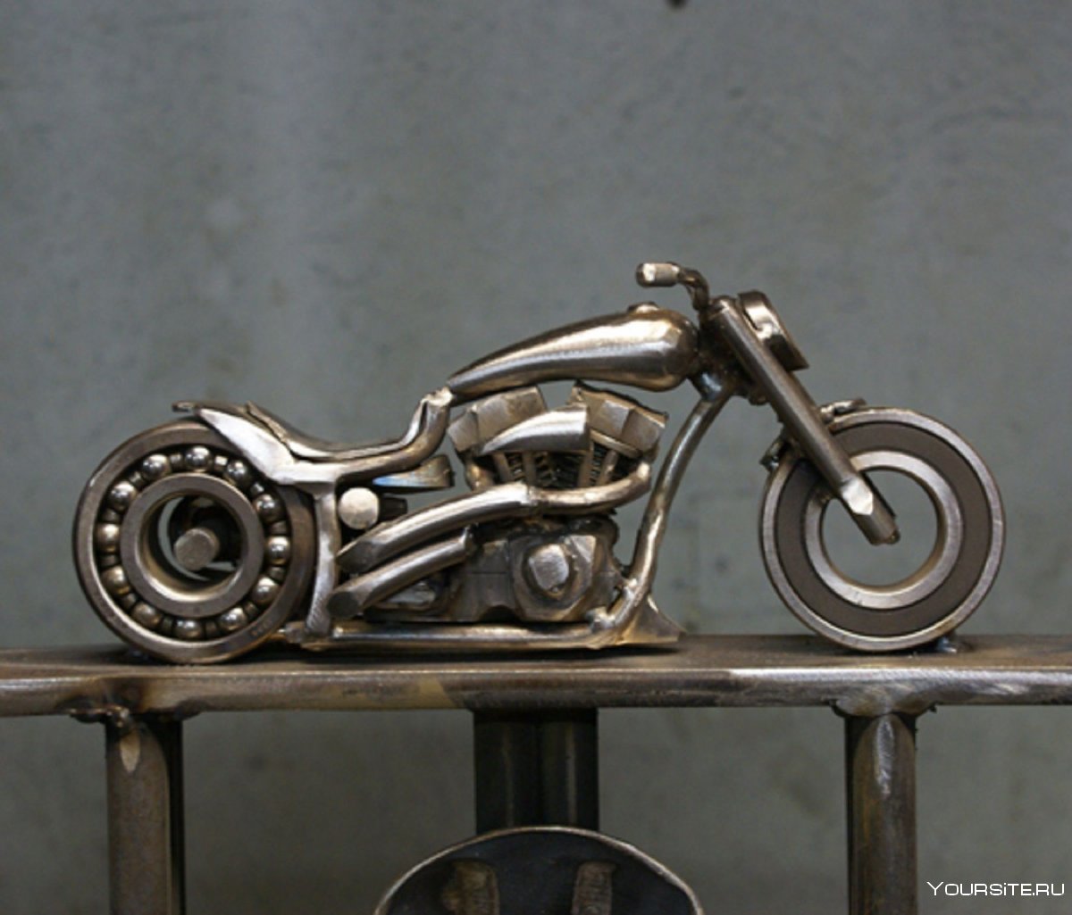 Мотоцикл из жестянки