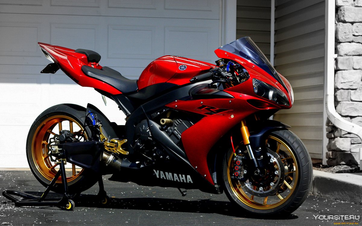 Yamaha YZF-r1 красный