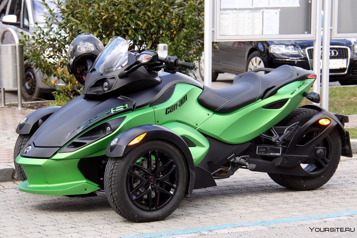 Трицикл can am Spyder f3