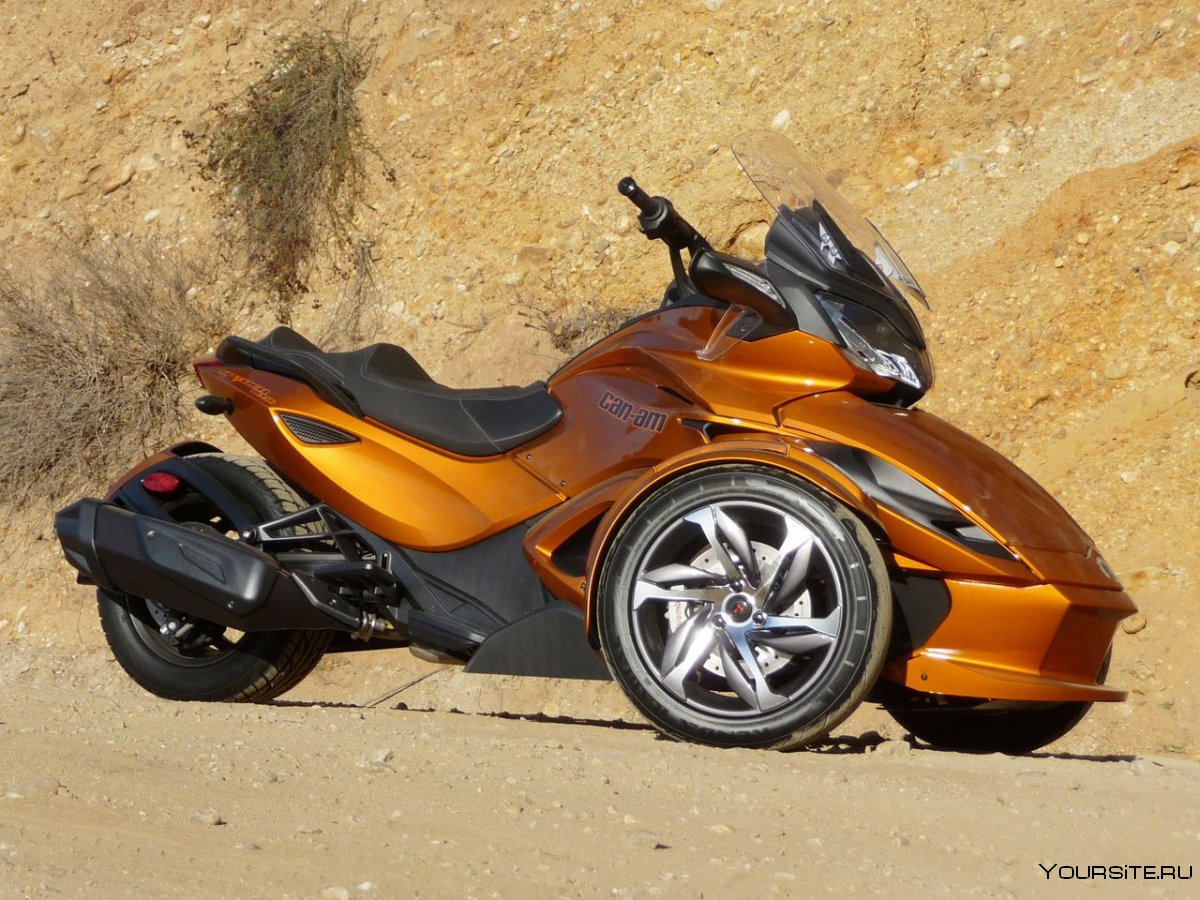 Трицикл can am Spyder