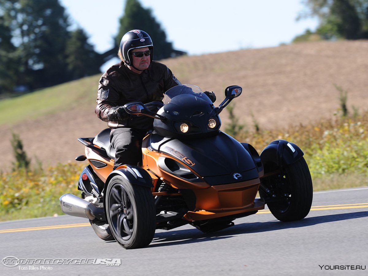 Трицикл can-am Spyder RS