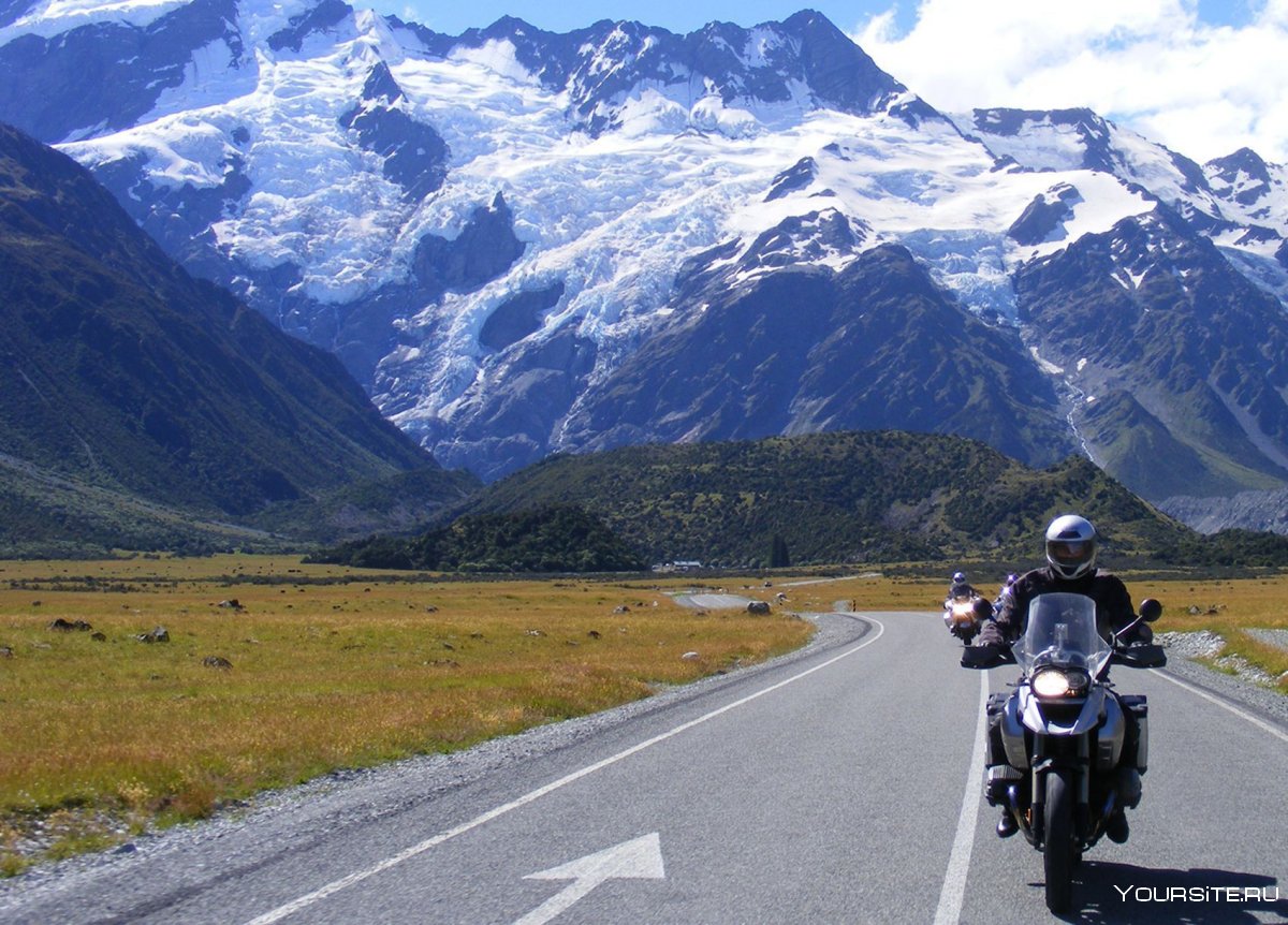 Мотоциклист в горах