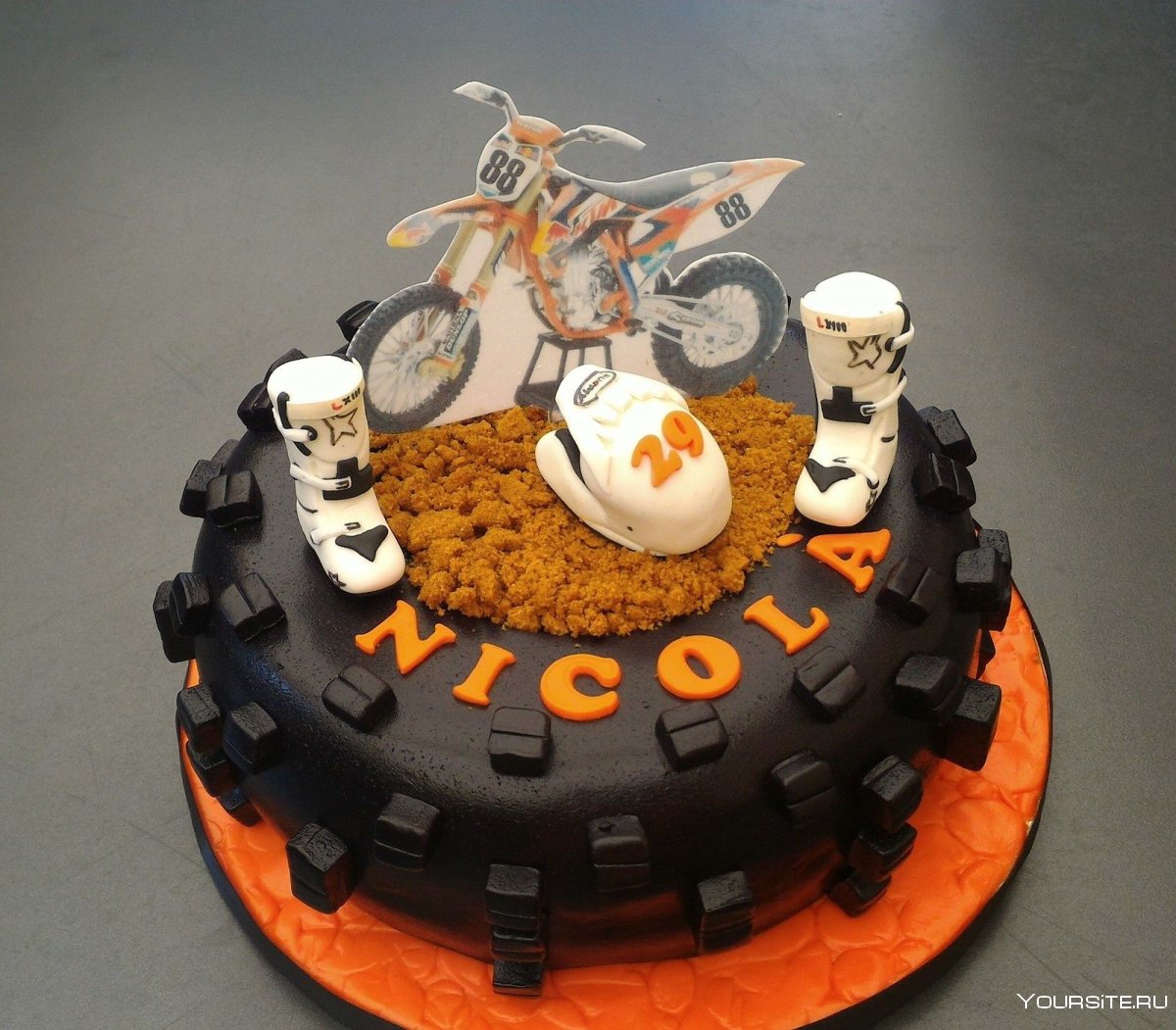 Торт с «мотоциклом»