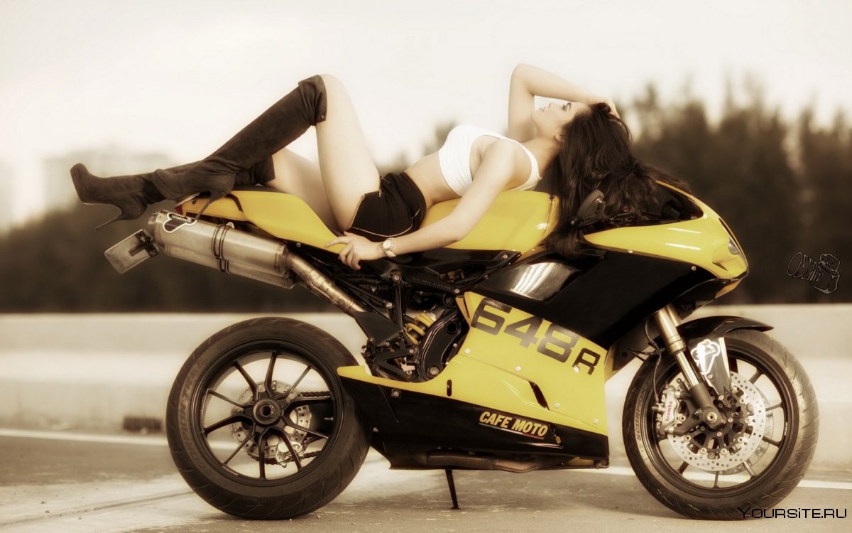 Suzuki GSXR 750 С девушкой