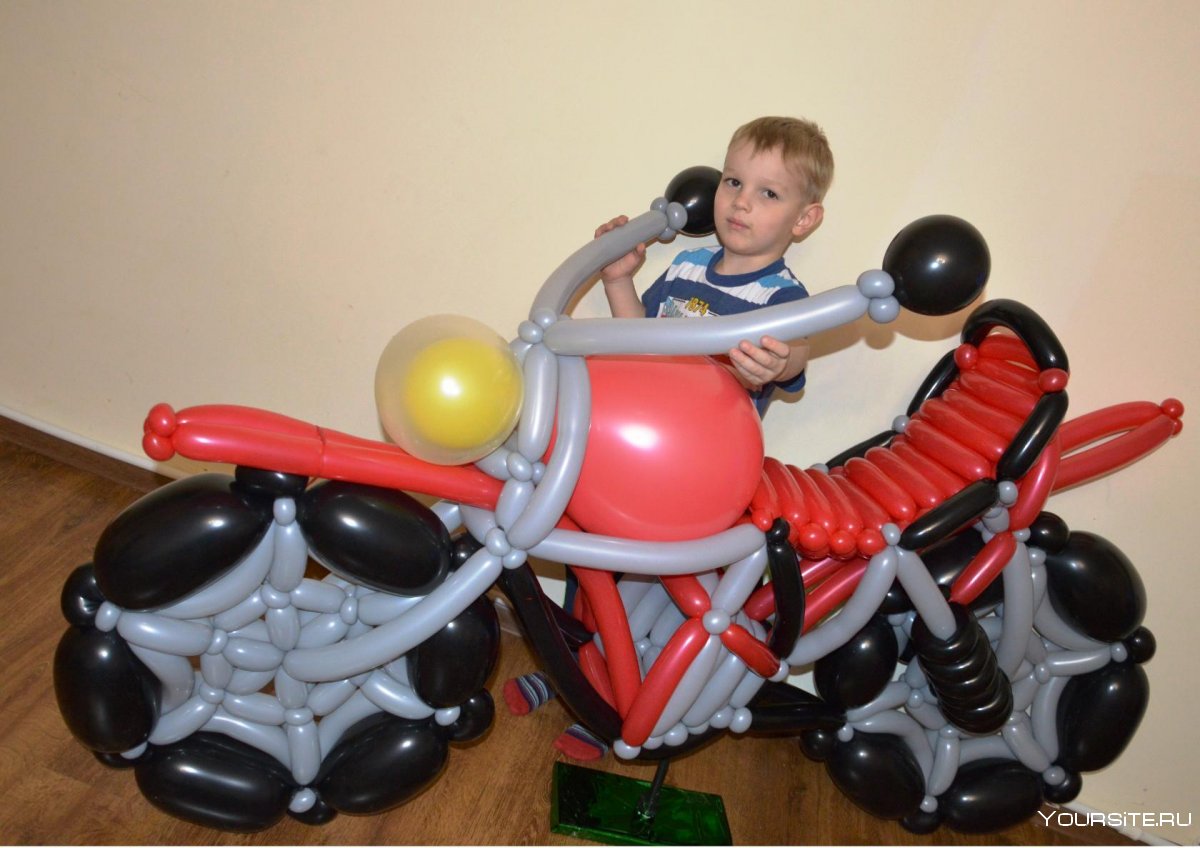 Крутой мотоцикл из воздушных шаров