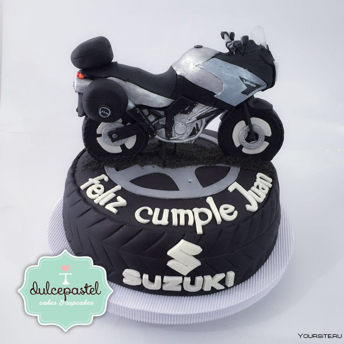 Торт с мотоциклом ребенку