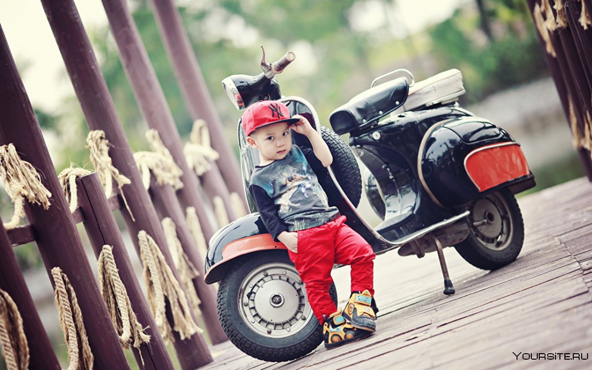 Детская фотосессия с мотоциклом