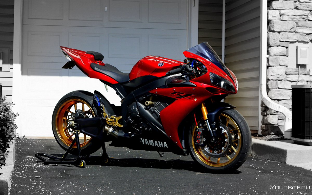 Yamaha r1 красная