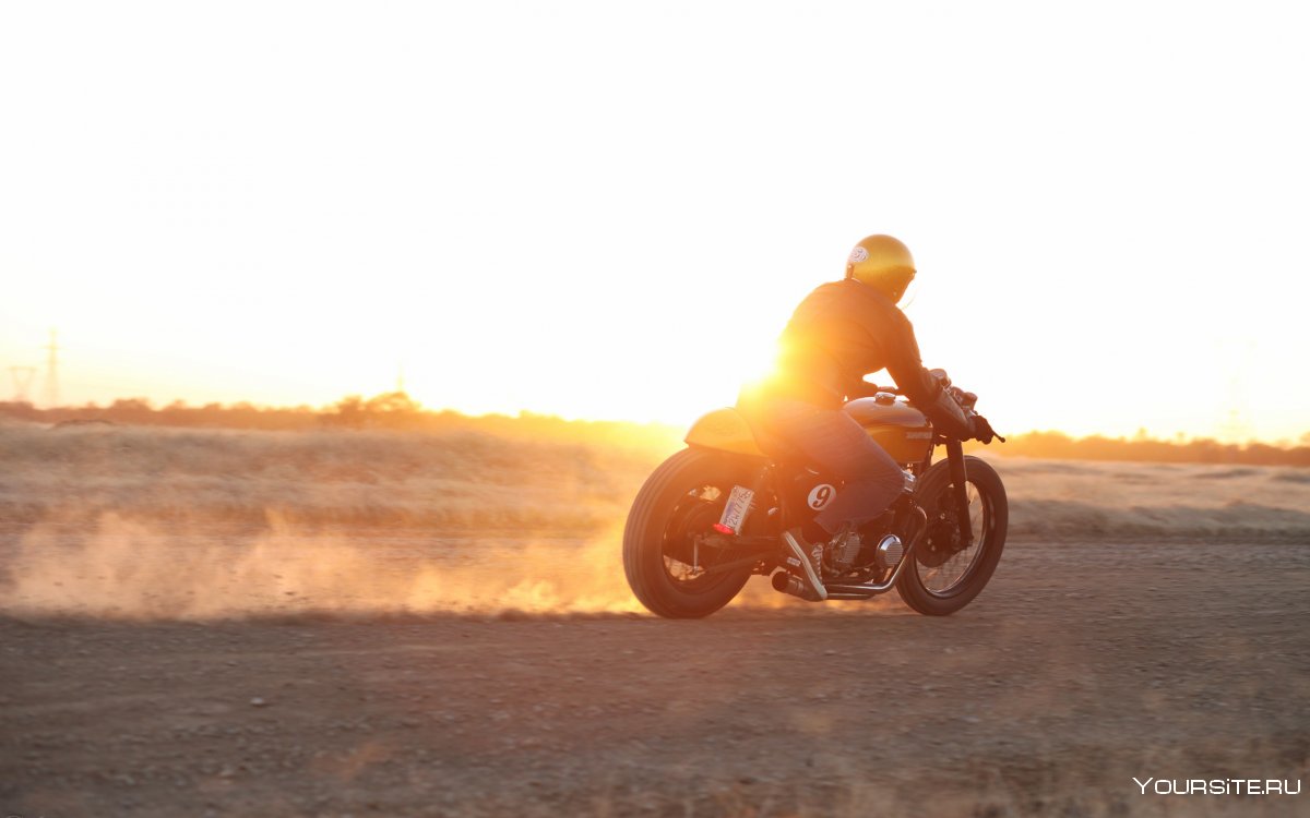 Yamaha YZF-r1 на закате