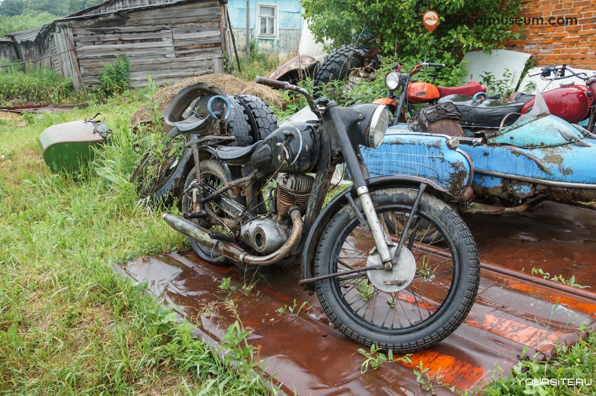 Заброшенный мотоцикл ИЖ