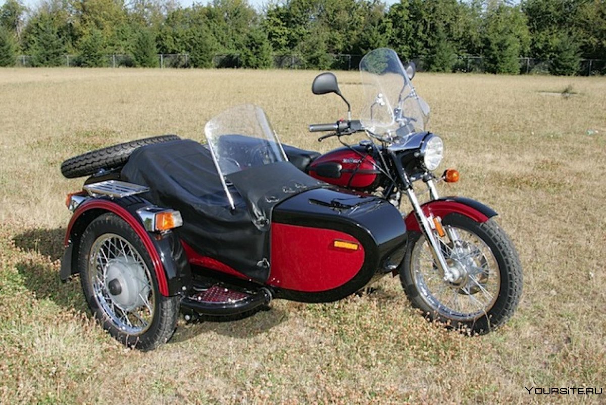 Мотоцикл Урал красный